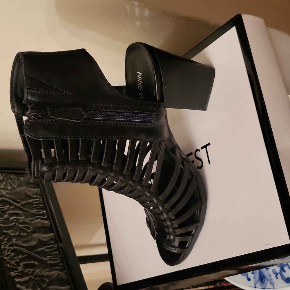 Sandals - Picture 2 of 4